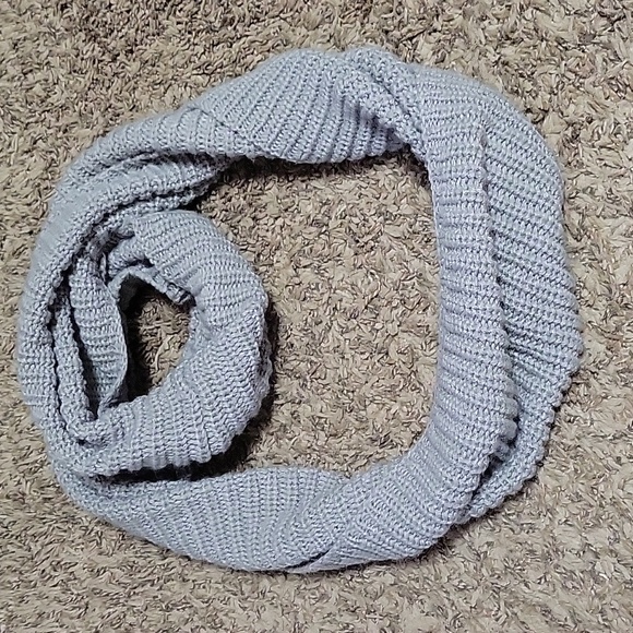 Womens infinity scarf - Picture 3 of 3